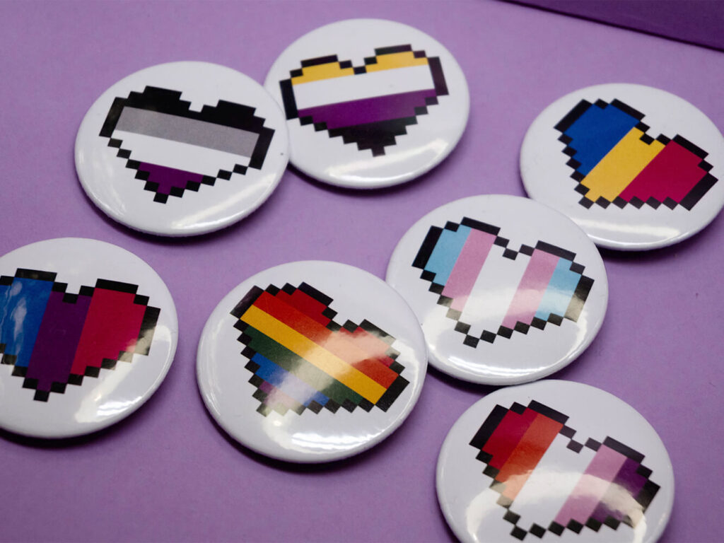 Przypinka mała serce LGBT