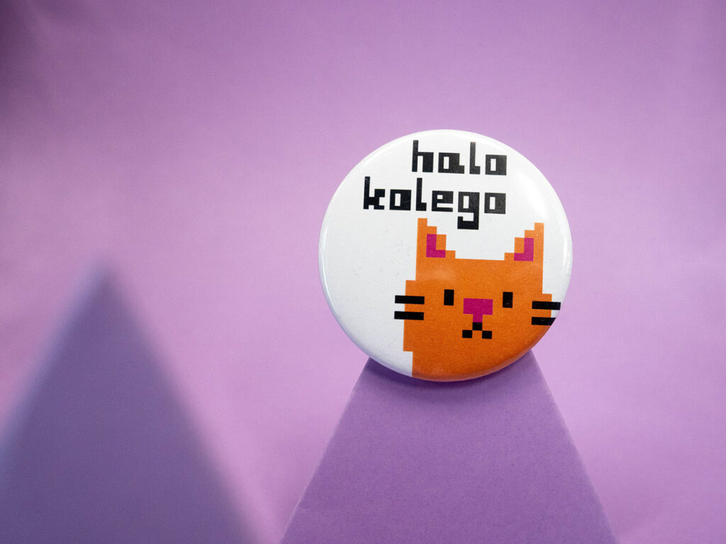 Duża przypinka BAMBOSZ - HALO KOLEGO
