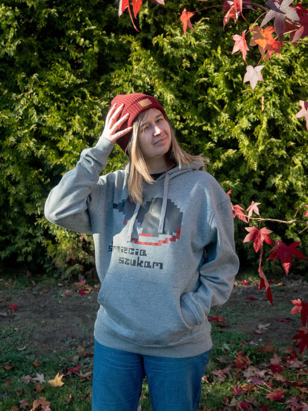 Bluza z pikselowym szczurem - śmiecia szukam