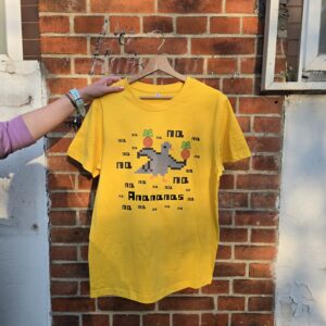 Koszulka z pikselowym gołębiem i ananasami